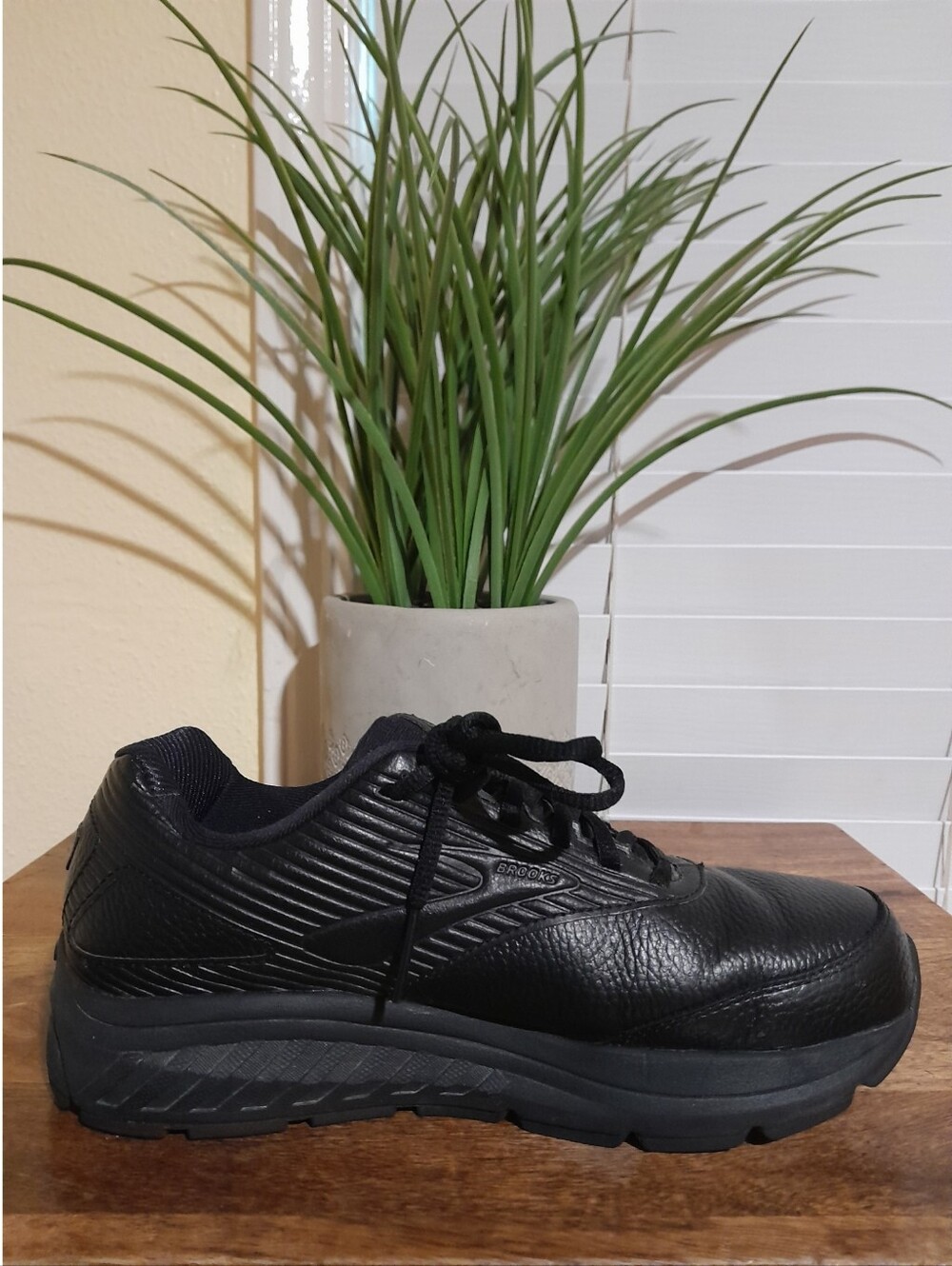 Brooks Addiction Walker Leather Athletic Trainers Sz 8.5D Black Color - Picture 12 of 12